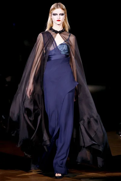 Look 15